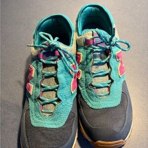 Men's Athletic Shoes in Teal and Pink
